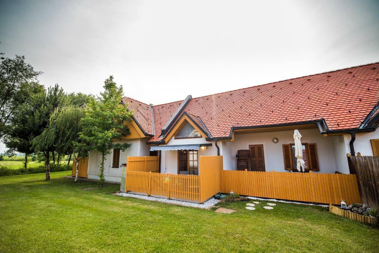 Golf Apartment With Spa Tickets Discount モラフスケ・トプリツェ エクステリア 写真