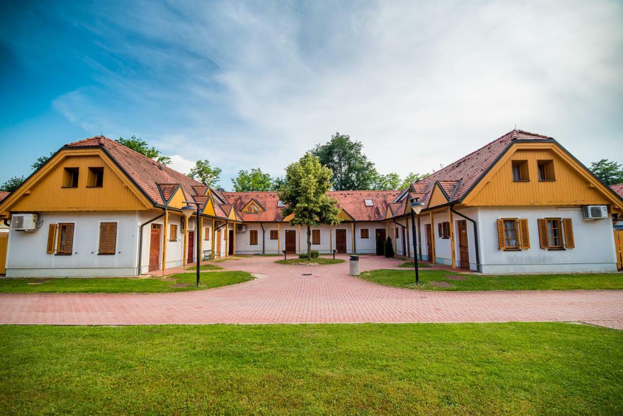 Golf Apartment With Spa Tickets Discount モラフスケ・トプリツェ エクステリア 写真